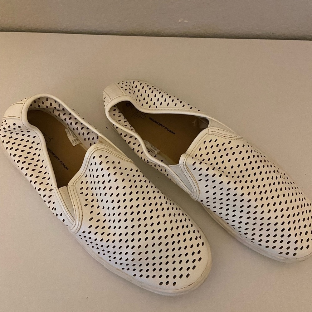 Time and True White leather slip on women’s shoes Size 9